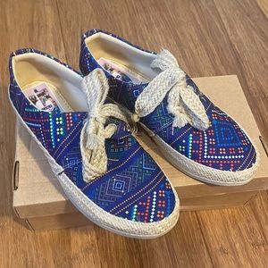 Navy blue and design colors and shapes, thread shoelaces natural brown,